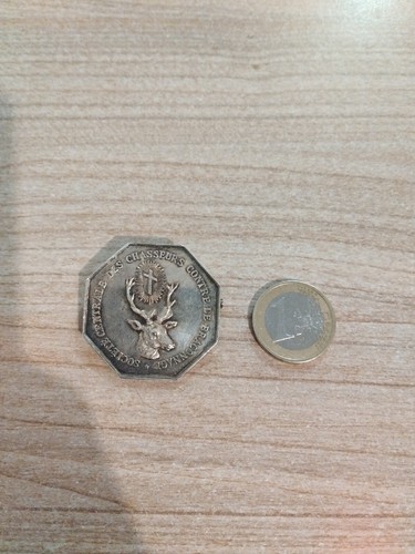 Belle médaille montée - belle,