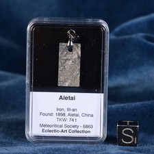 Un Pendentif  Météorite Aletai Ferreuse Type IIIE-an Chine