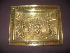 ancien tableau en laiton repoussé