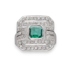 Bague en or gris 18k avec emeraude et diamants taille ancienne vers 1970.