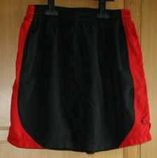 SHORT HOMME Marque HERACLES - Taille 44 / 46 Couleur Noire bandes rouge 