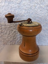 Moulin A Poivre Ancien En Bois