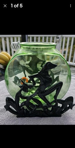 Top hat dancing frog - top,