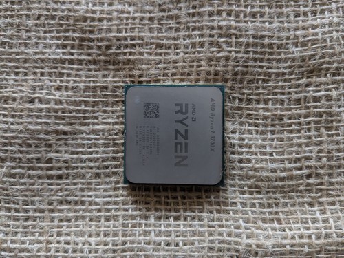 Amd ryzen 3700x coeurs - 7,