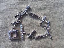 BRACELET FANTAISIE BICHE DE BERE - MÉTAL MARTELÉ ARGENTÉ