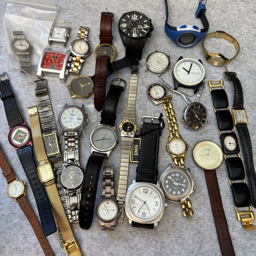 Untested vintage quartz watch - vintage,