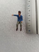 Personnage civil assis homme A