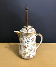 ancienne chocolatière en porcelaine peinte et doré + moussoir bois Chocolat 30cm
