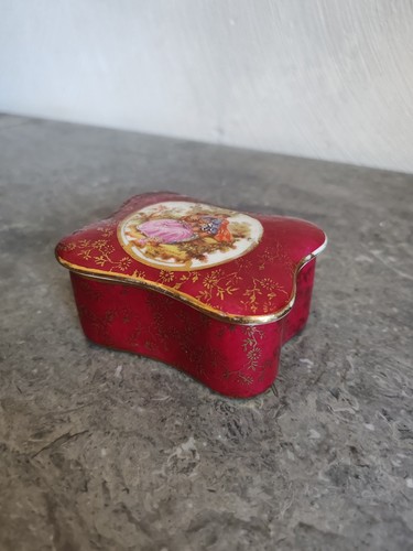 Ancienne petite boite - , en