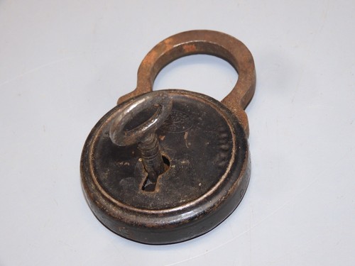 Joli cadenas ancien avec sa - avec,