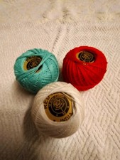 pelote de coton 3 couleurs rouge vert blanc 