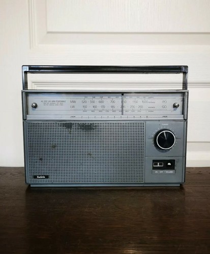 Vintage 1978 radio portable - vintage,
