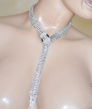 Collier ras de cou semi-rigide