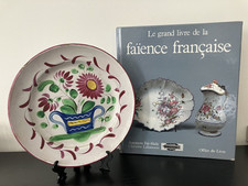 Assiette en faïence de KG Lunéville St-Clément ?, décor panier fleuri