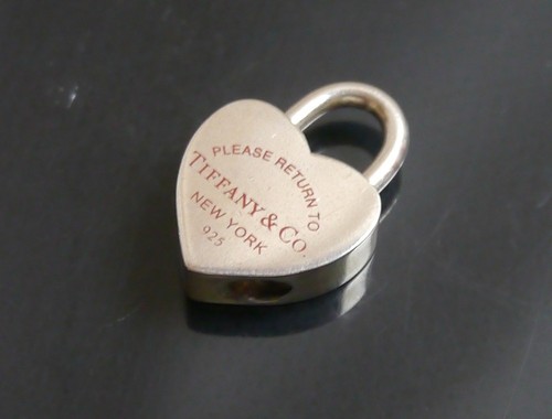 Authentique breloque collier