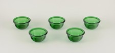 Kaj Franck pour Nuutajärvi. Lot de cinq bols de rinçage « Luna » en verre vert