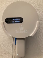 Support Freebox Pop Server sur prise, sans perçage.