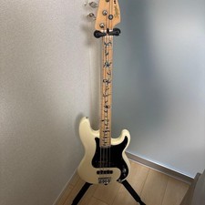 SQUIER Affinity Precision Bass