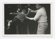 Snapshot Photographie vintage enfant volant toupie père jeux  SB166