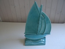 Voilier art déco céramique craquelée,turquoise,signé Lejan, H36cm, intact