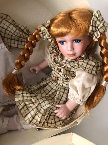 Tres belle poupee - poupee, en