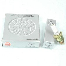 Bougie d'allumage NGK pour quad Adly 50 Fox 1994 à 2007 BP7HS / 5111 / Par 4