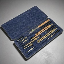 Ancienne boîte de compas E.O