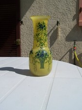 vase en pate de verre jaune,signé leg h 22 cm