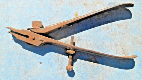 Ancien pince avoyer - a, en