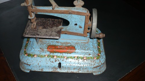Petite machine coudre - machine, jouet