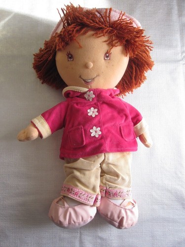 Peluche charlotte aux - aux, fraises