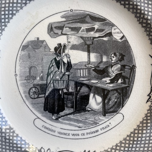 Assiette parlante grisaille - en,