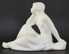 Belle STATUE SCULPTURE FEMME NUE ASSISE ENDORMIE en CERAMIQUE CRAQUELEE vintage