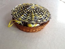 Corbeille en osier avec Œufs