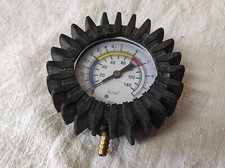 Ancien Manomètre, Contrôleur