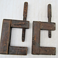 2 Anciens serre-joint ou presse d'ébéniste en bois fonctionnels.