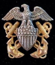 WWII US Navy Balfour Sterling & Gold Filled Marked Overseas Hat Badge Pin Eagle