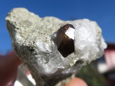 Minéraux *** DEMANTOIDE Sur MATRICE Madagascar