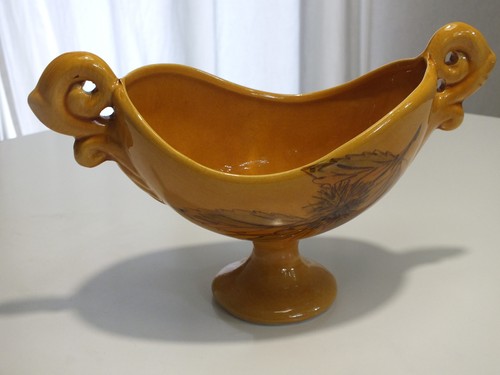 Rare coupe jaune sur pied - sur,