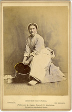 Costumes de Pays-Bas, Amsterdam, Une Servante  Vintage albumen print.  Tirage 