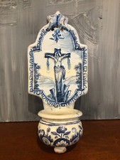 JOLI BÉNITIER EN FAÏENCE DE