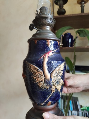 Une lampe pétrole - une,