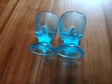 2 Coquetiers en verre opaline bleu. (Portieux-Vallérysthal ?)