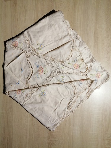 Nappe carrée brodée main - nappe,