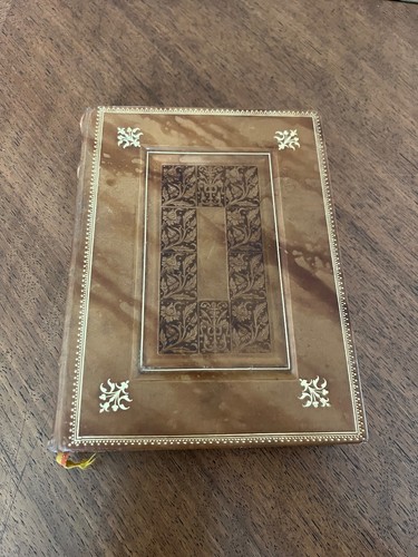 Missel ancien dans son coffret