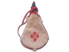 Gourde croix basque en peau