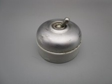 Interrupteur ancien en porcelaine et aluminium