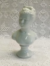 BUSTE EN BISCUIT BLANC