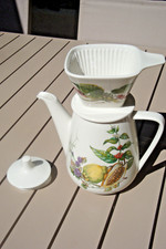 ANCIENNE CAFETIERE AVEC FILTRE ASSORTI VILLEROY ET BOCH A DECOR DE FRUITS