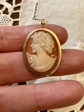 ANCIEN CAMEE EN OR CISELÉ